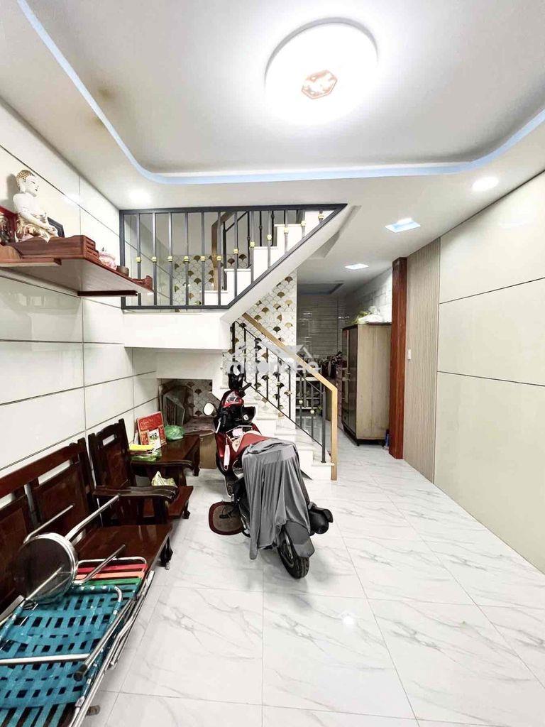 Nhà 1 sẹt tô hiệu tân phú 28m 3tầng 3pn xe hơi đậu trước nhà
