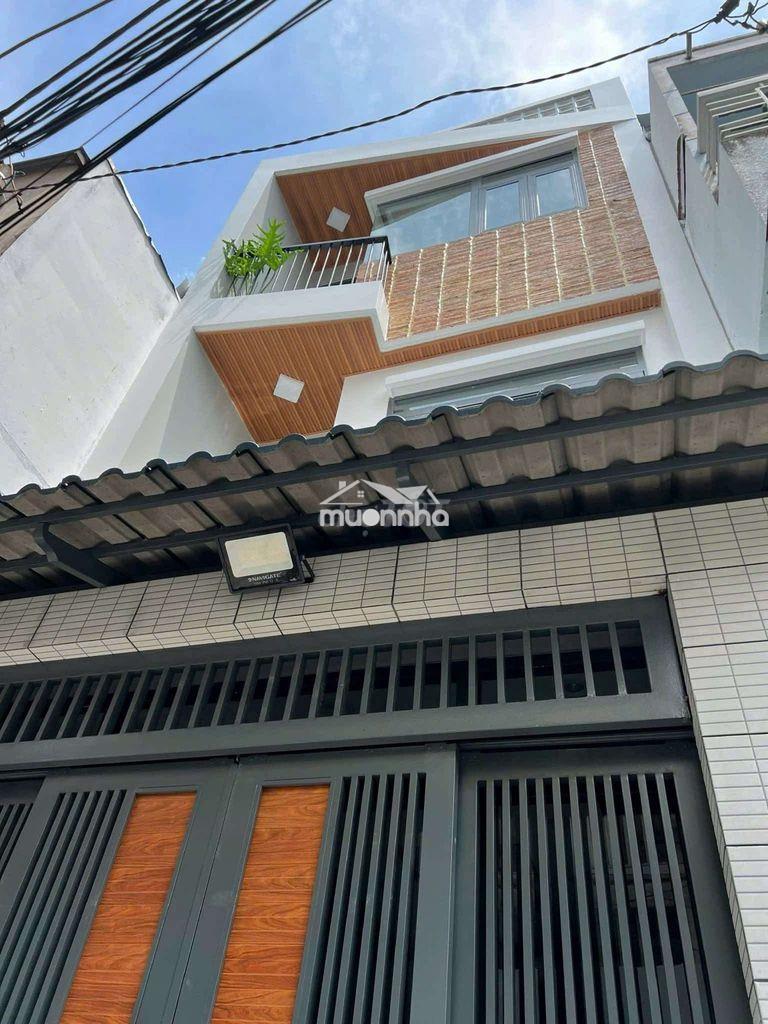 Nhà đúc 3 tấm. phạm hùng sát q5