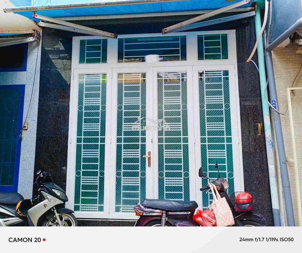 Nguyên căn hẻm cách mạng tháng 8 - 2