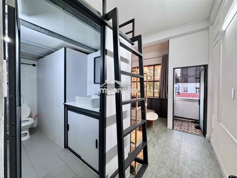 Cho thuê phòng 2 không gian ngủ_ 25m2 4ng4xe balcon ngay cầu kiệu q1