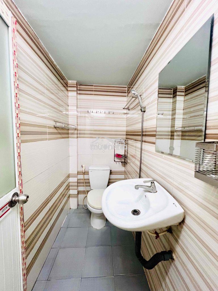 Nhà nguyên căn cho thuê - 2 p. ngủ, 2 toilet. đường lê văn thọ, gv - 3