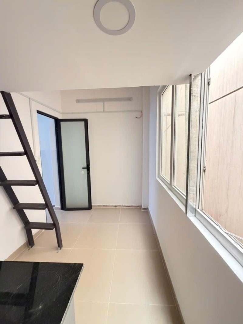 Cho thuê căn hộ duplex (gác) cửa sổ lớn (gần học viện cán bộ) | chu văn an, bình thạnh  - Ảnh 2