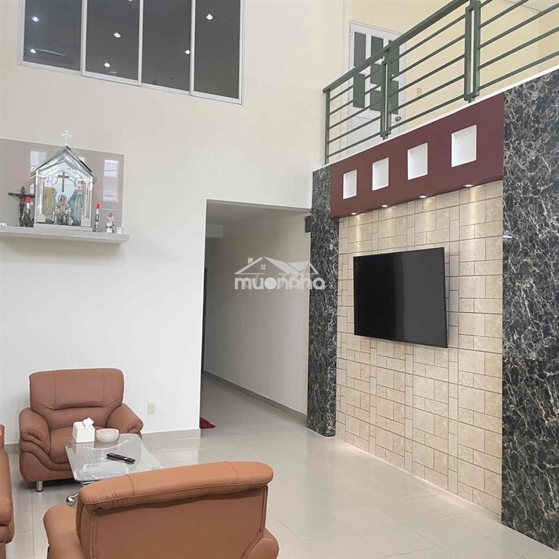 Bán nhà lớn căn đôi. dt: 8,1-36m, dt:294m2, dtsd:500m, 1lầu đúc.