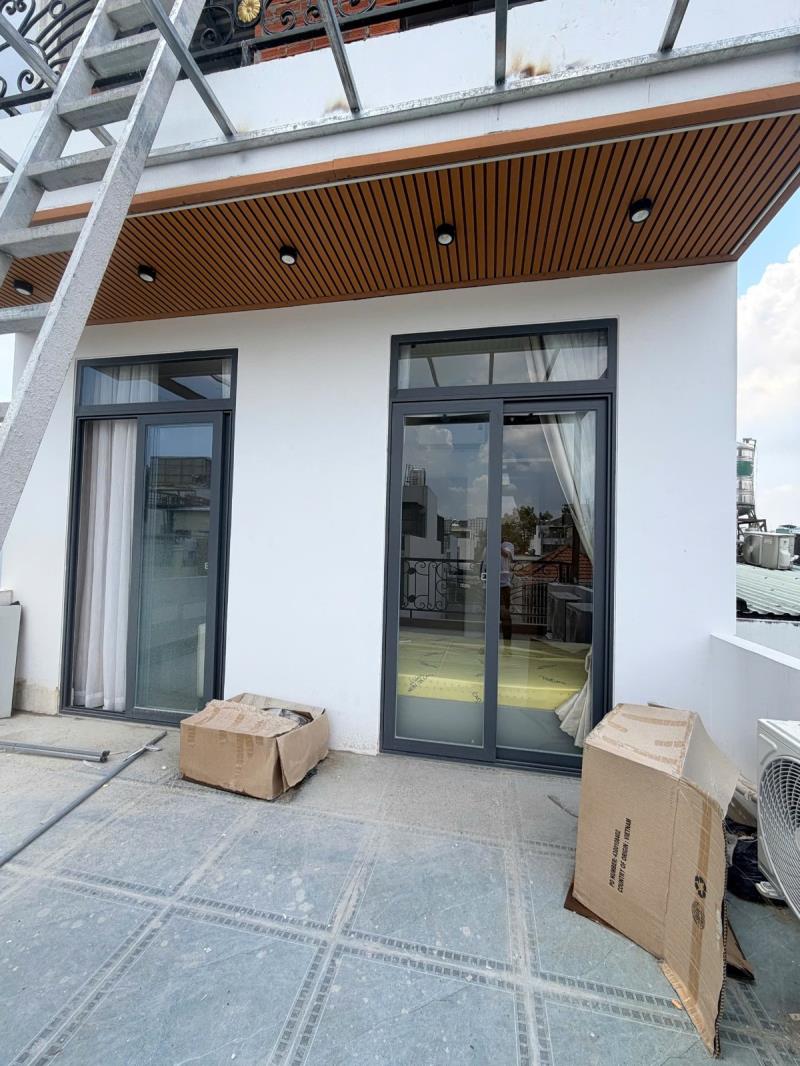 Penthouse 2pn ban công, mới nội thất đẹp, ở liền được, ngay quận 1 tiện đi lại - Ảnh 3