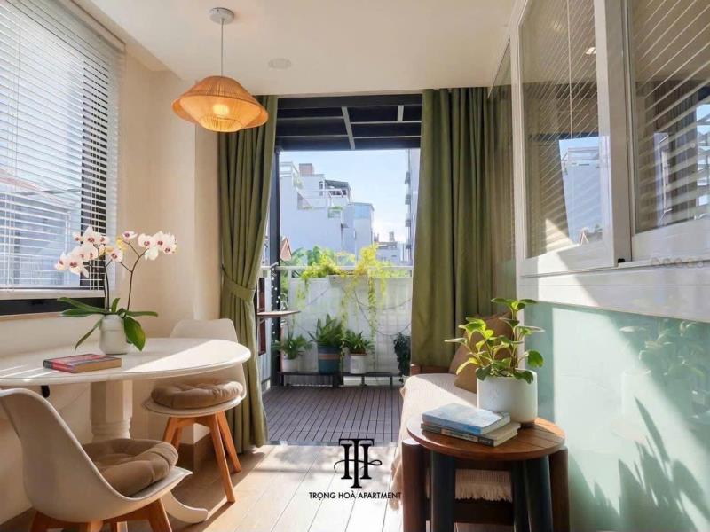 Cho thuê căn hộ 1 phòng ngủ, ban công & sân thượng – nội thất đầy đủ – 42m² bùi đình túy, bình thạnh – gần chợ bà chiểu