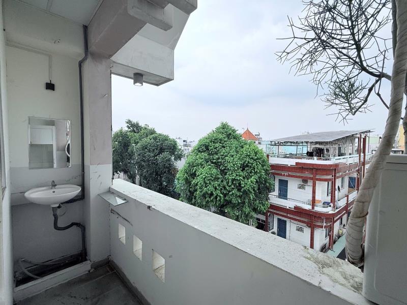 Phòng ban công lớn , thoáng mát , mặt phố , đầy đủ tiện nghi gần aeon mall , đại học công thương, văn hiến  - Ảnh 2