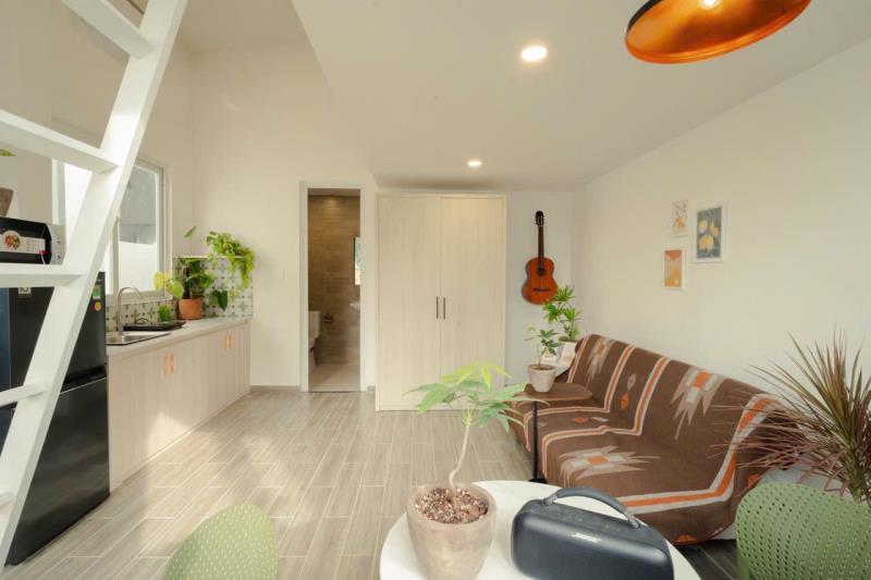 Cho thuê phòng trọ mới gác cao ban công lớn cửa sổ thoáng có sofa full nội thất đường điện biên phủ gần hàng xanh tiện qua quận 1 , quận 2, quận 3