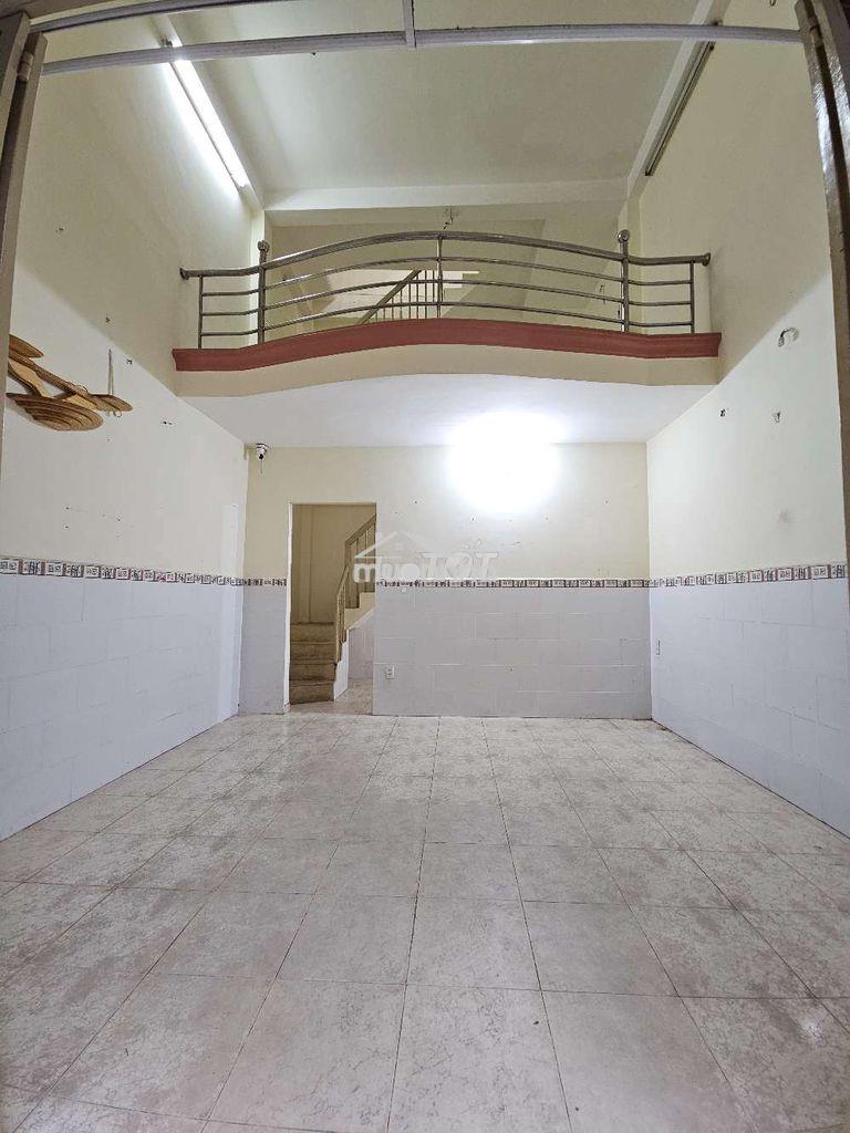 Nhà kiên cố 3 lầu sau lưng căn mặt tiền