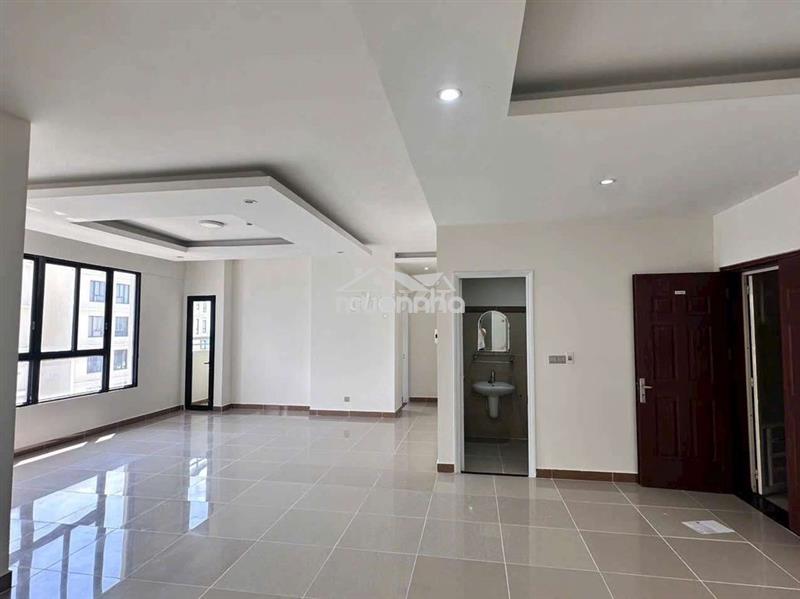 Cần bán căn hộ 160m2 gồm 4 ph ngủ và 1 phòng kho .