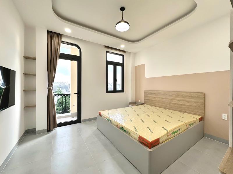 1 phòng ngủ bancol full nt , thang máy, đậu ô tô