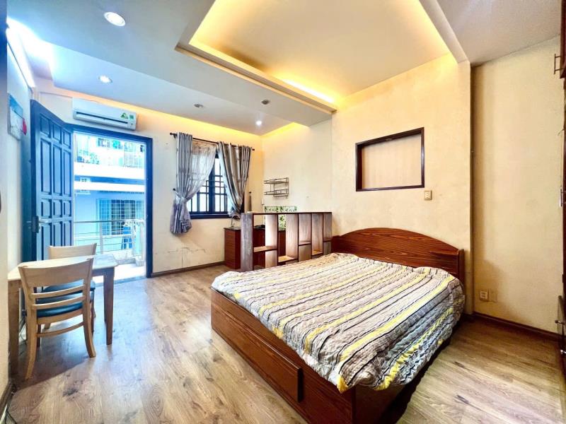 Cho thuê căn hộ ban công lớn gần ga metro, full nội thất gỗ, máy giặt riêng – ung văn khiêm, bình thạnh