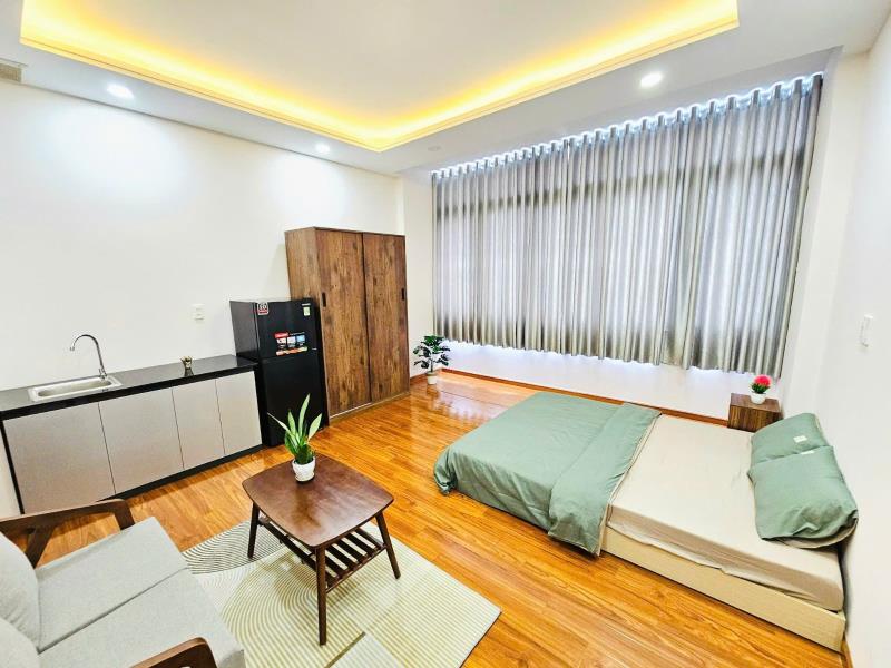 Bảo là thuê phòng để 'chữa lành tâm hồn', ai ngờ vừa nằm xuống sàn gỗ là... lười luôn tới năm sau!" 🧘‍♀️🪵💸 ​người ta tốn tiền đi đà lạt chữa lành vì không khí trong lành, còn bước chân vào căn p401 - Ảnh 4