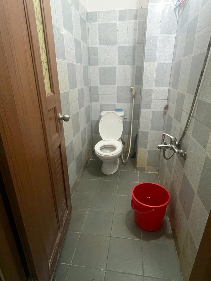 Phòng trọ 25m2, cửa sổ thoáng mát, lối ra vào rộng rãi, gần trường công thương - Ảnh 2
