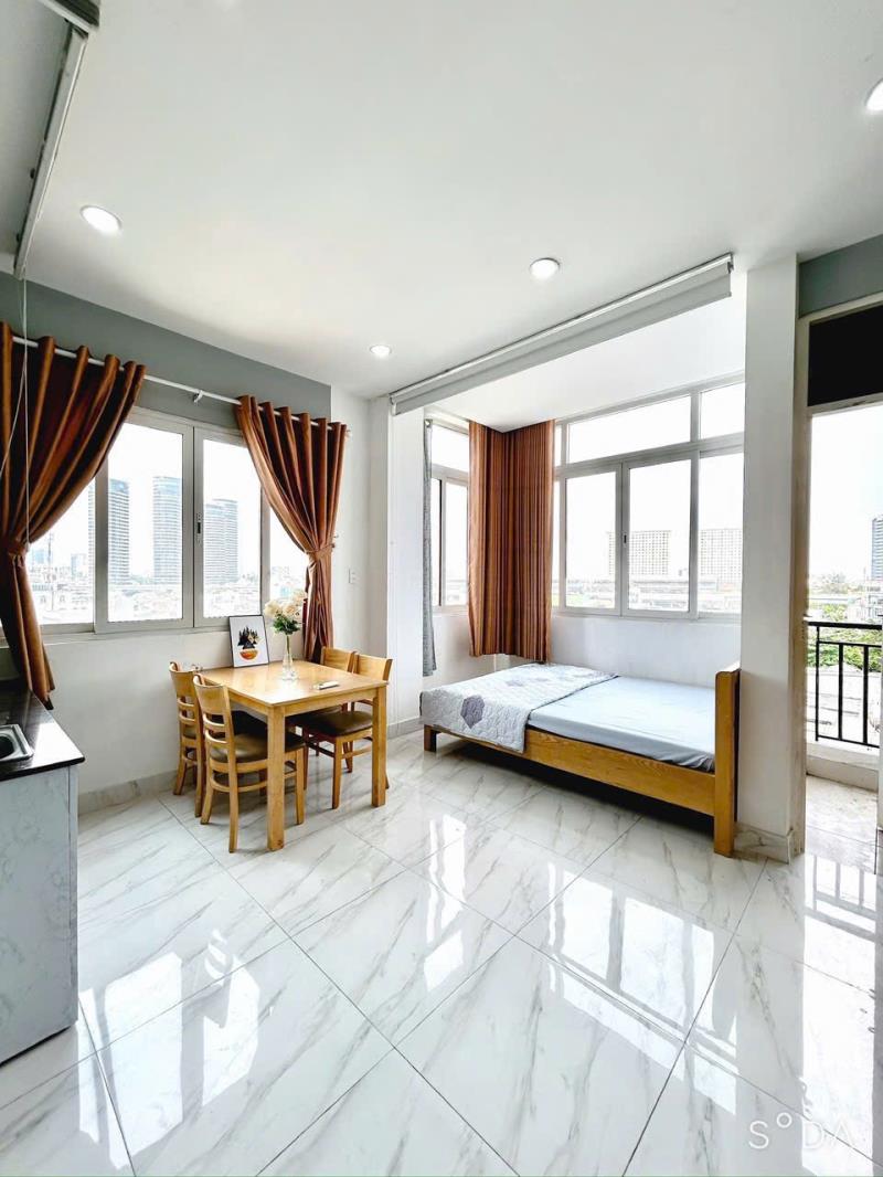 Cho thuê căn hộ có ban công và cửa sổ kính lớn thoáng mát full nội thất đường nguyễn hữu cảnh quận bình thạnh, sát quận 1