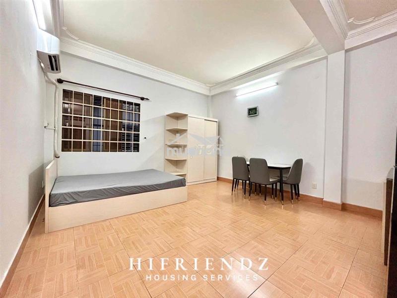 Trống sẵn phòng studio cửa sổ trời 35m2 siêu rộng ngay parc mall q8