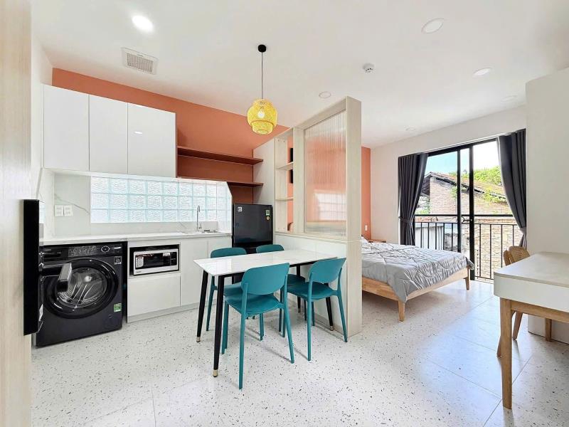Căn hộ dịch vụ 40m2 ban công tone sáng full nội thất, máy giặt riêng gần phan xích long đường phan tây hồ