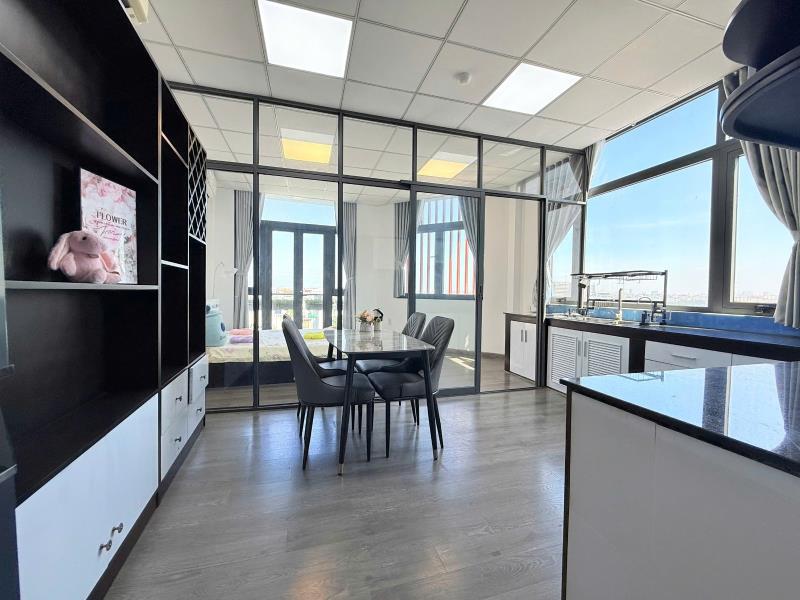 1 phòng ngủ tách bếp mới giặt riêng view kính ban công  thang máy ngay ngã tư nguyễn xí - phạm văn đồng - phú nhuận