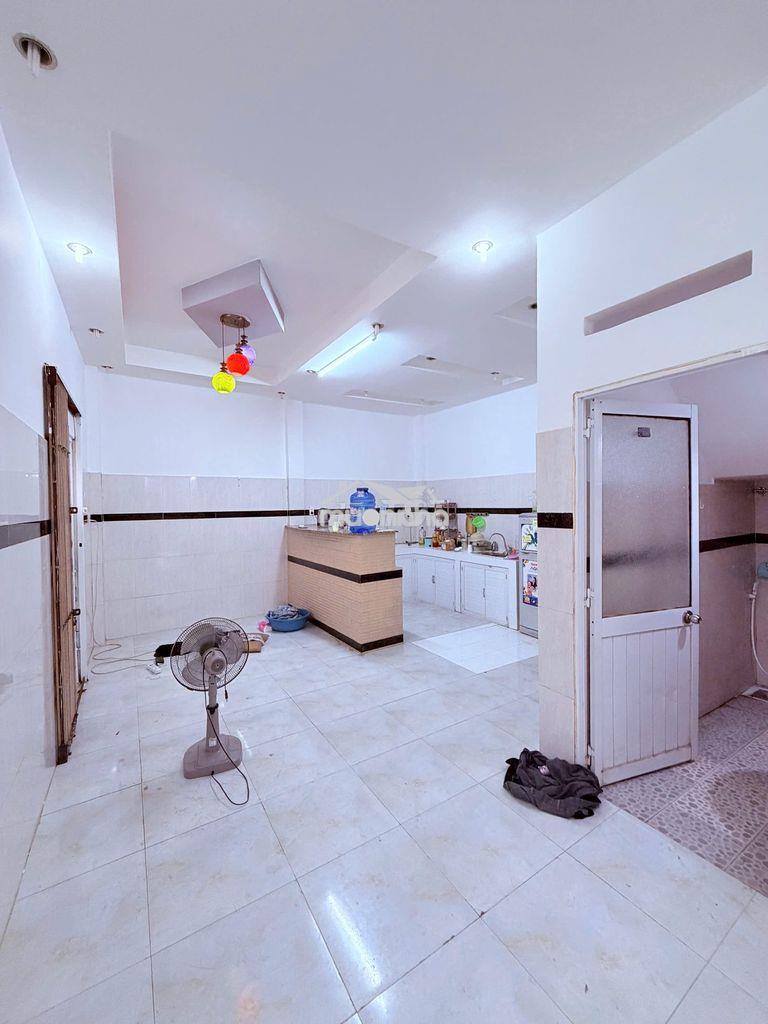Nhà 2 tầng vị trí đẹp bùi minh trực p6-q8 - Ảnh 2