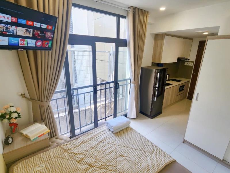 Cho thuê căn hộ ban công nhỏ xinh ngay trung tâm quận 7