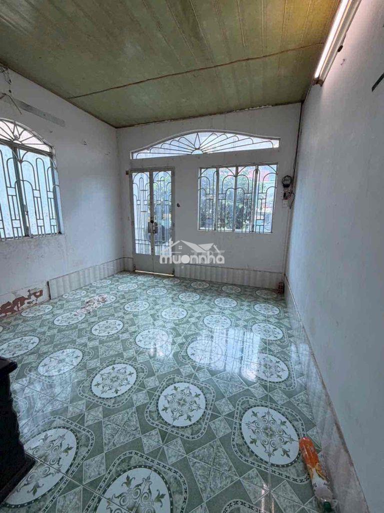 Ngang 6m dài 20m 1 trệt 1 lầu