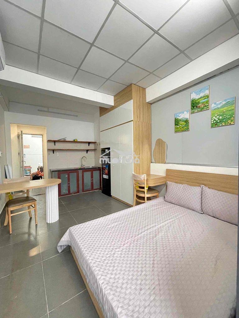Cho thuê phòng ban công full nội thất ngay trần hưng đạo quận 1