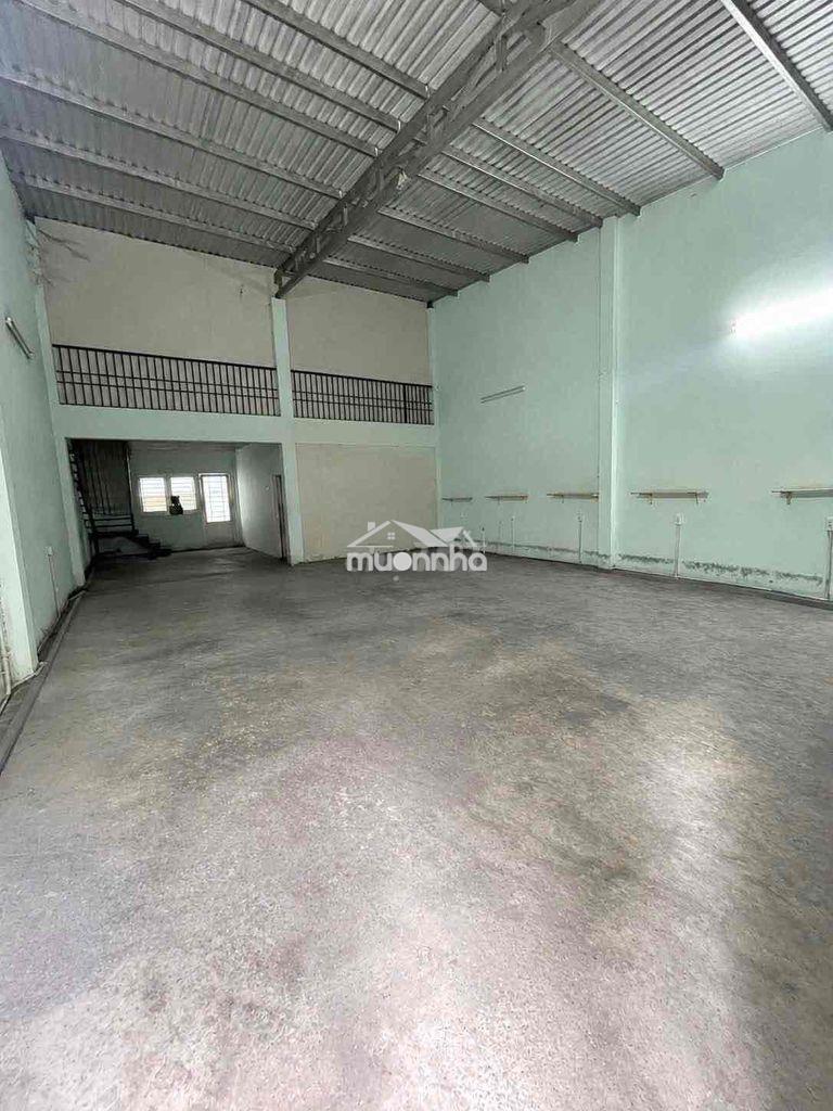 Kho 200m2 cả gác giá 18tr tháng đường xe tải đường tây thạnh