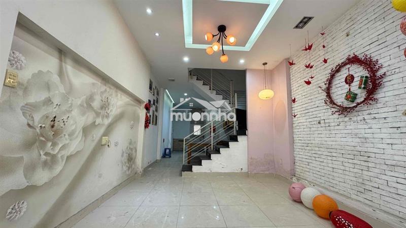 Cho thuê nhà hẻm 83 thoại ngọc hầu, 4x15m, 2 lầu, giá 15.5 triệu