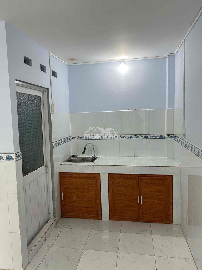 Nhà bán hẻm xe hơi- ngay gần chợ trường - Ảnh 2