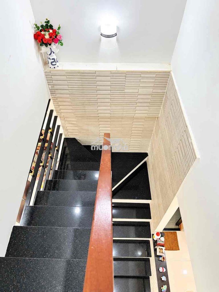 Nhà đầu cầu nguyễn văn cừ, 35m2 tặng nội thất 2 tầng, shr hoàn công đủ - Ảnh 3