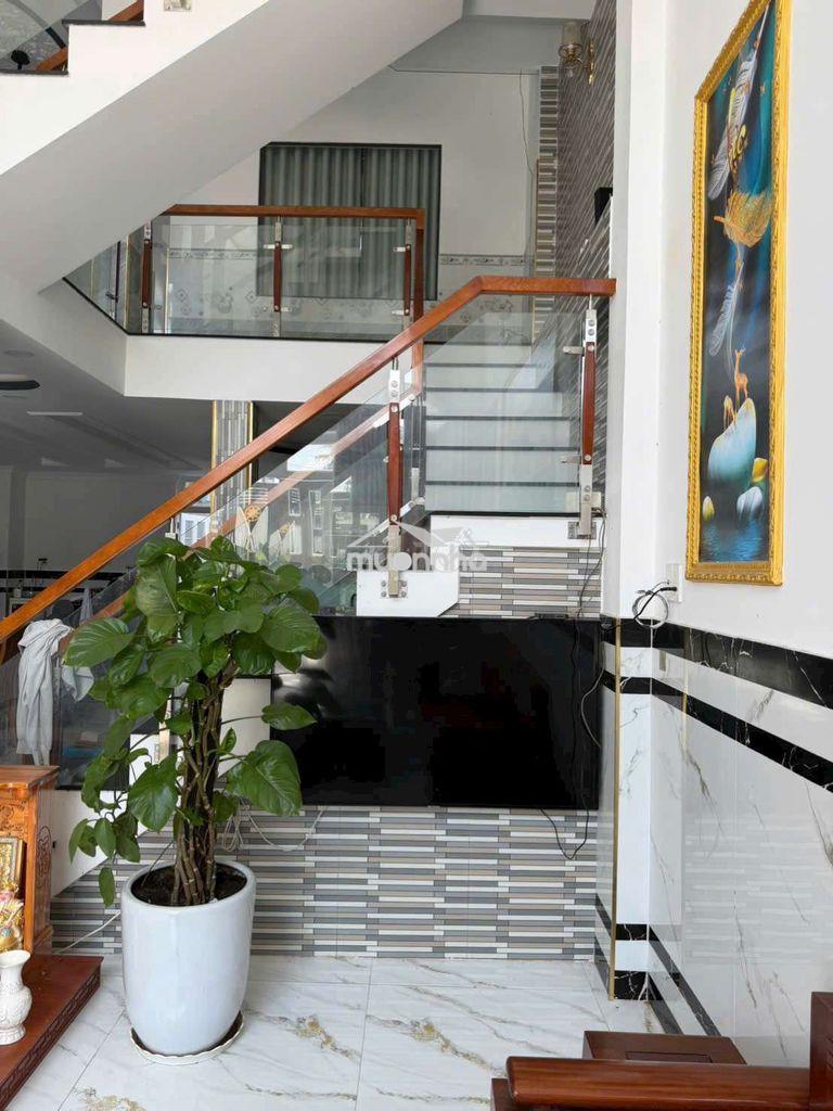 Siêu đẹp dt: 5m5 x 17m trệt lửng, lầu