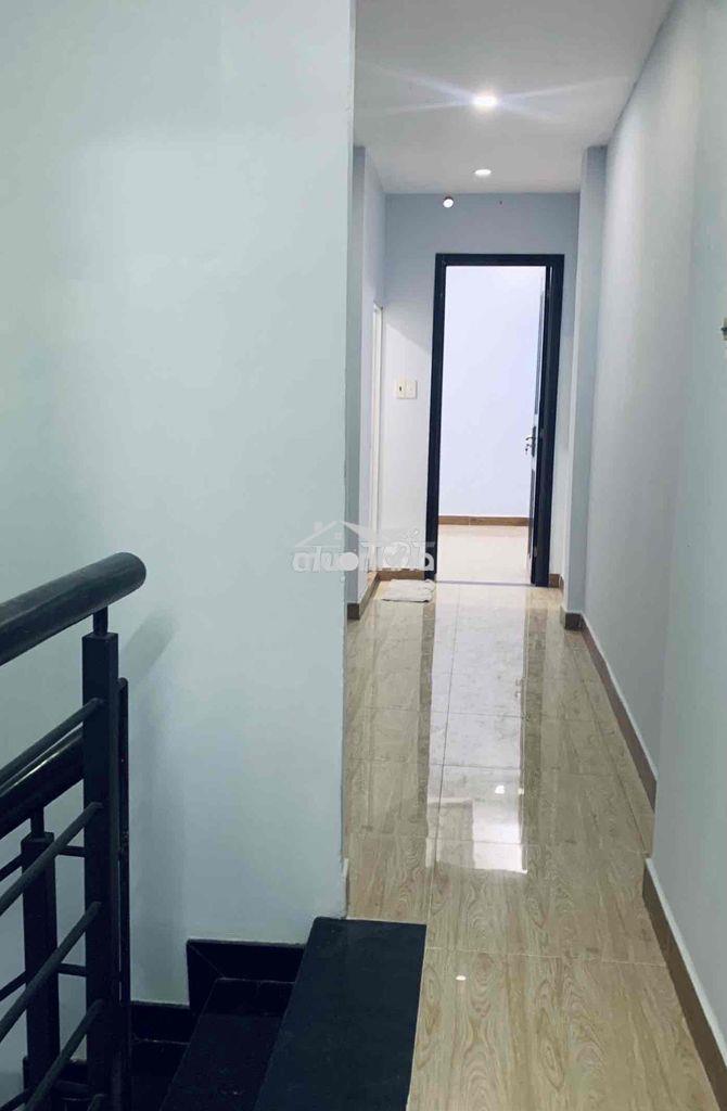 Nhà rộng, giá bình dân, 1 trệt 1 lầu, sân để xe trồng cây ở và lv ok - Ảnh 4