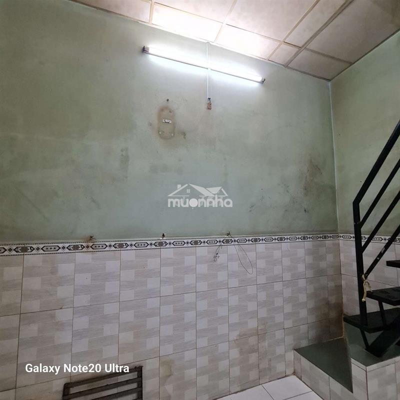 Nguyên căn nhỏ cho thuê 5,5tr quận 4.