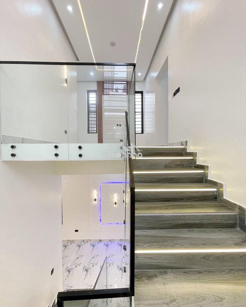 Bán nhà mới 3 tầng hẻm oto quận 5 50m2 chỉ nhỉn 8 tỷ ở ngay sổ hồng cc - Ảnh 2