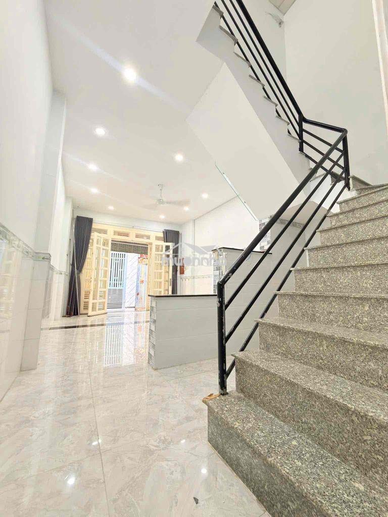 🏠 Nhà cho thuê hẻm hương quê công an xã bình hưng đi vô hẻm xe 3 gác - Ảnh 2