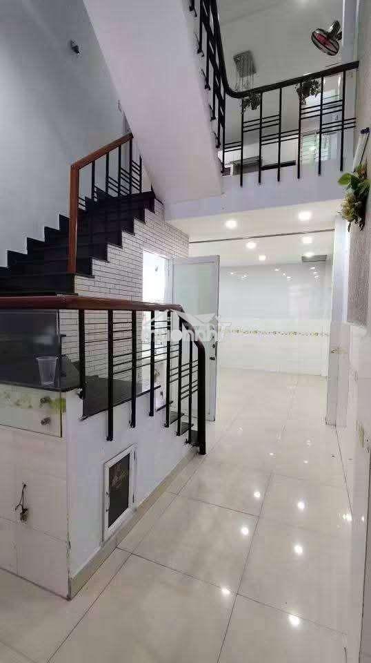 Nhà 4 phòng tuệ tĩnh