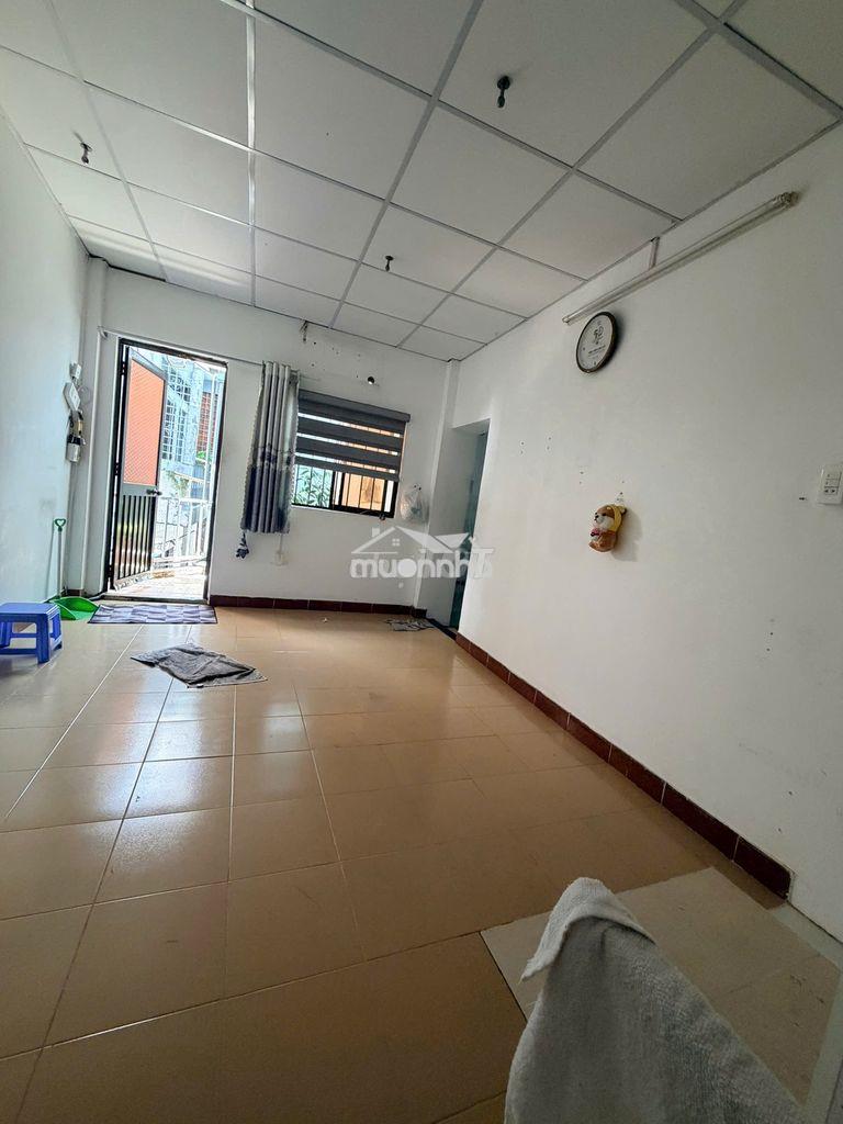 Nhà 3 tầng với diện tích 50m2, giá hơn 6 tỷ