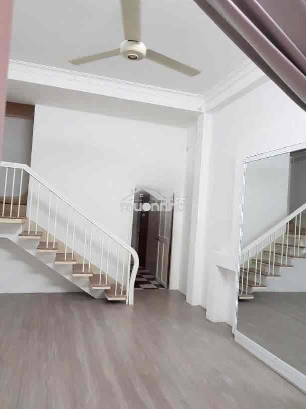 Nhà 2 phòng ngủ 4x10 võ văn tần. hẻm xe hơi