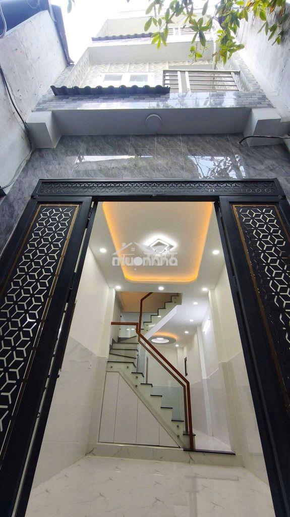 Nhà  đẹp giá  tốt. q. 11 . 3 lầu  sân thượng