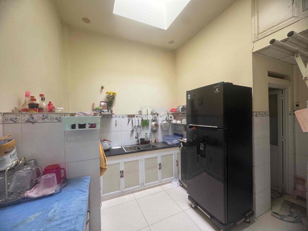 Bán gấp nhà kp7 sổ hồng riêng, nhà cấp 4 xây dựng kiên cố sạch đẹp - Ảnh 2