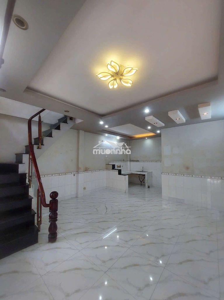 Cho thuê nhà đường phạm hùng c4 dt.5m5×8m } 1 lầu 2 phòng 2 toilet. - Ảnh 2