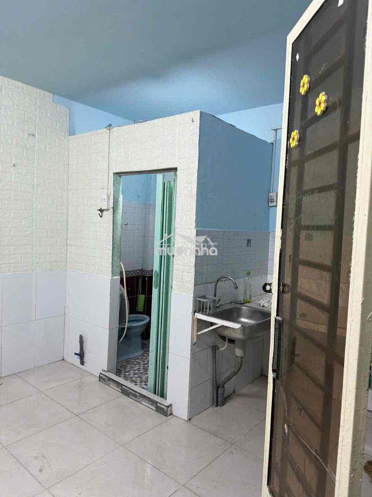 Cho thuê 3 m dai 3 m 1 lầu gần nha thờ bình hưng - Ảnh 3
