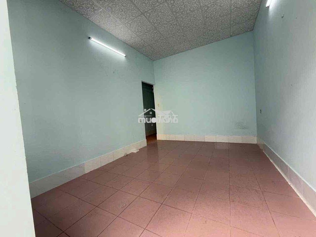 Nhà 1 trệt 5x18 2pn sân để xe phòng khách rộng đường 297 plb - Ảnh 2