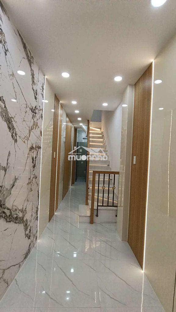 Chỉ 2 đ / 3 tầng / 2pn/ 3 wc / ô tô đỗ cửa/ 1 trục quang trung .