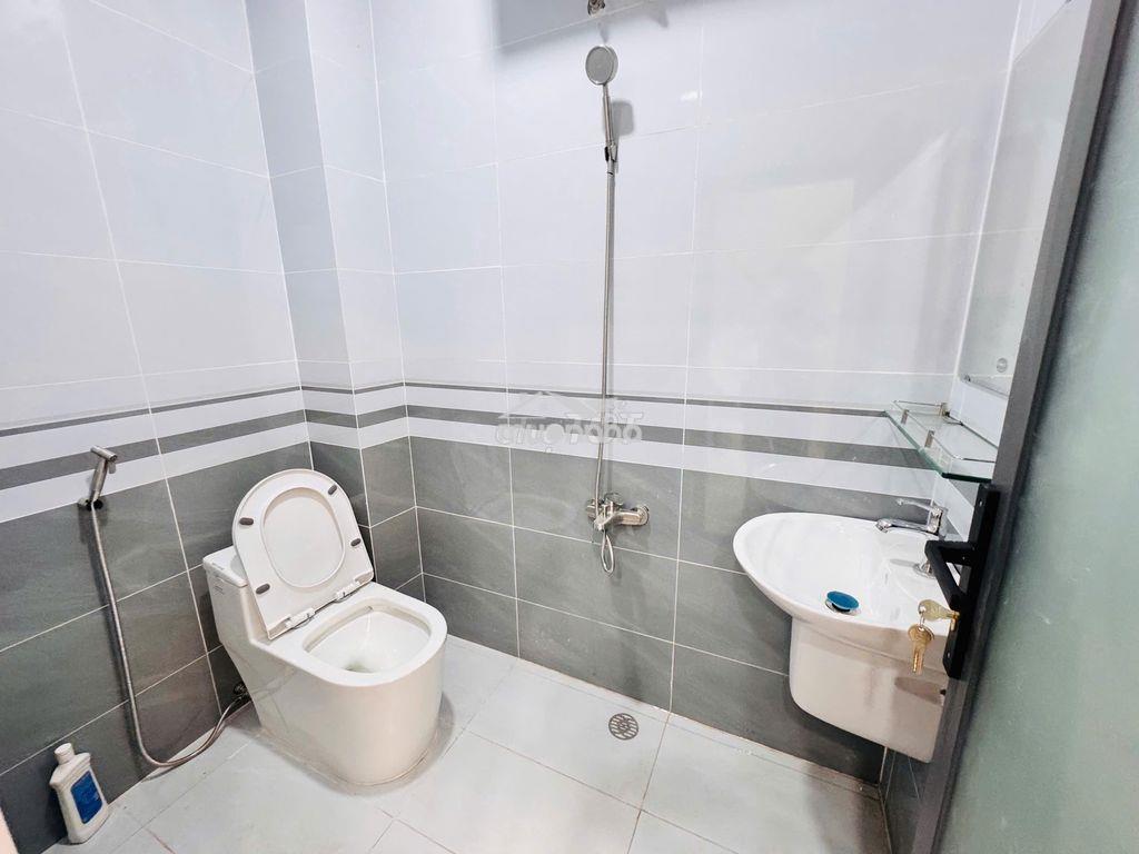 Cho thuê nhà hẻm 5m lạc long quân 6x12 2 tầng giá 12tr hẻm xe hơi - Ảnh 4