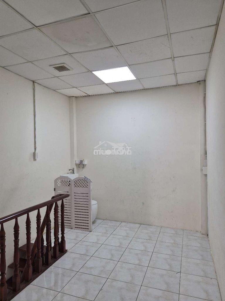 Nhà nhỏ sạch sẽ ,hẻm an ninh yên tĩnh, thuê ở gđ ,kdol,làm nghề ,kho - Ảnh 4