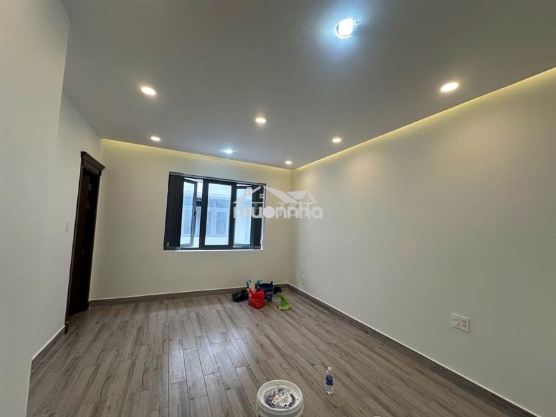 Sàn văn phòng tầng 2 (6x17m) chia sẵn 2 phòng - chỉ 9.5 triệu/tháng!