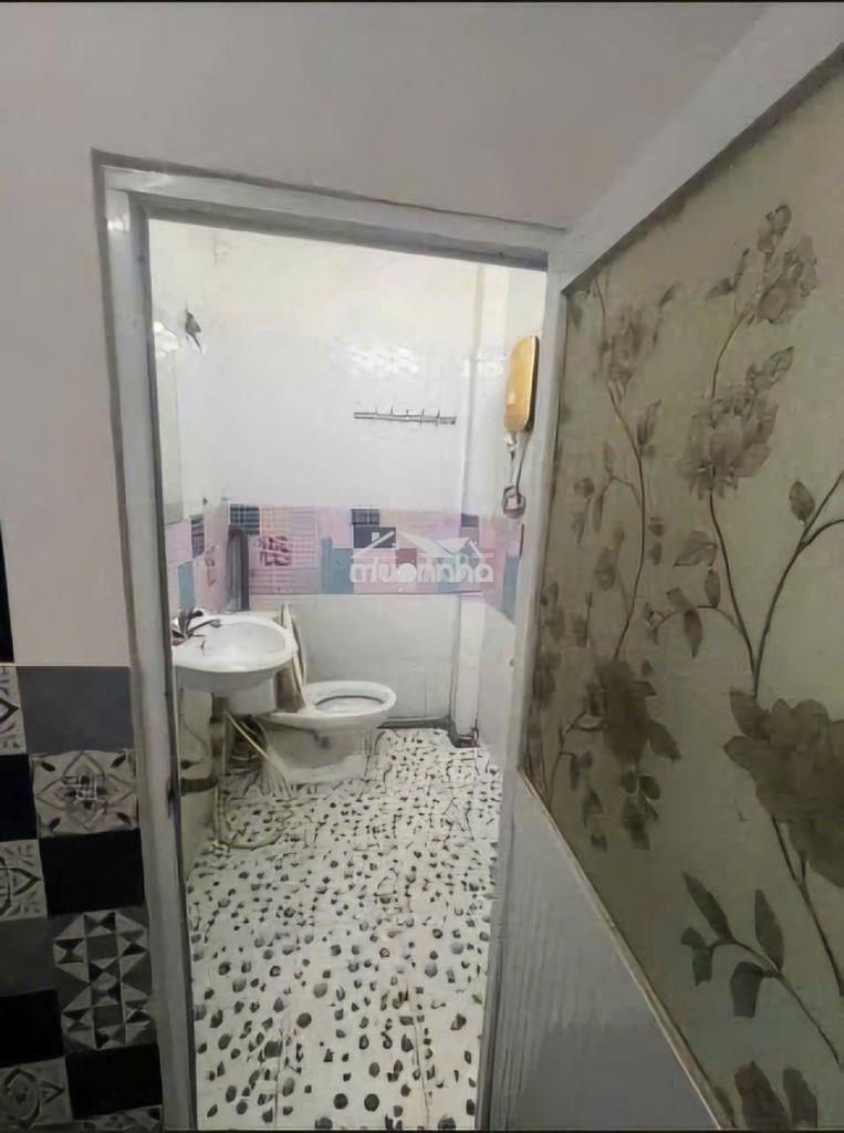 Nhà hẻm xe hơi lạc long quân 3 lầu 3pn 2wc 11tr - Ảnh 3