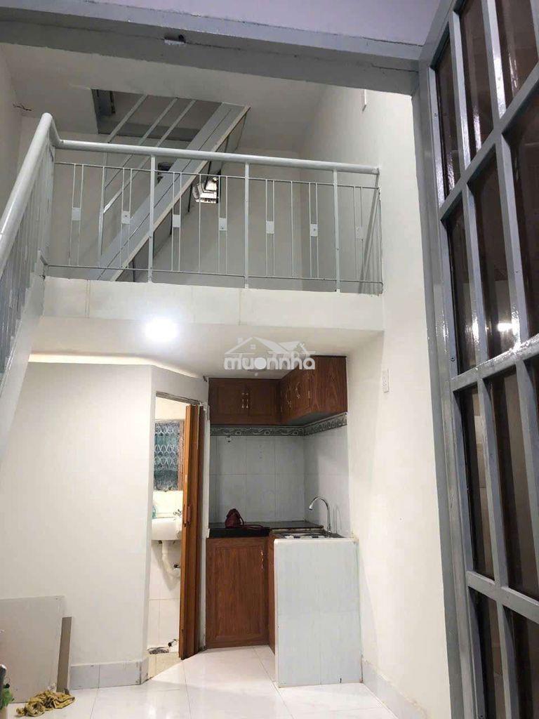 Nhà nguyên căn đinh bộ lĩnh, 2pn, 2wc, 1 kín, 1 hở, ban công, cửa sổ.