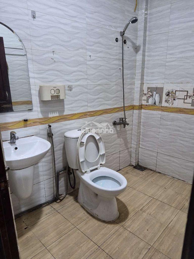 Nhà mặt tiền đường xe tải mua bán  - Ảnh 4