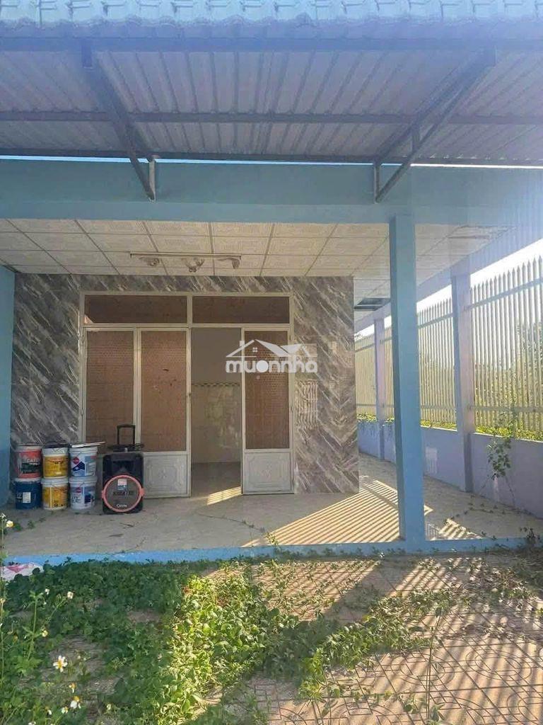 Nhà mua từ trước dịch nay gồng không nổi bán giá 750 triệu, nhà c4 cũ